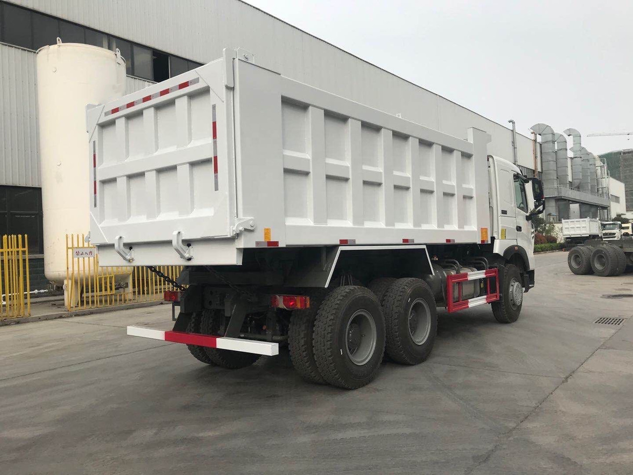 Sinotruk HOWO A7 - Mini damper: obrázok 5 Sinotruk HOWO A7 - Mini damper: obrázok 5