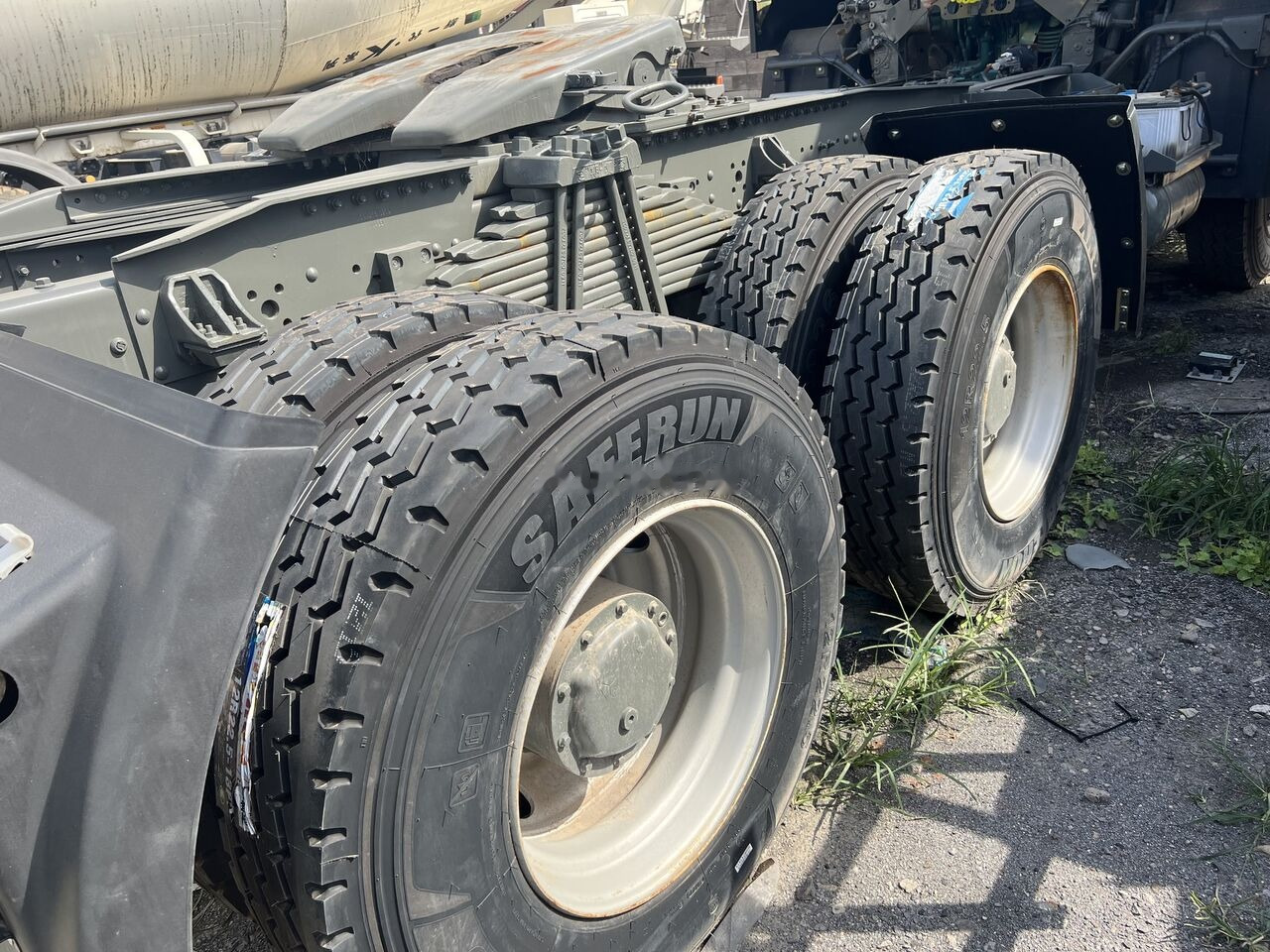 Sinotruk HOWO 420HP 6X4 Tractor - Ťahač: obrázok 2 Sinotruk HOWO 420HP 6X4 Tractor - Ťahač: obrázok 2