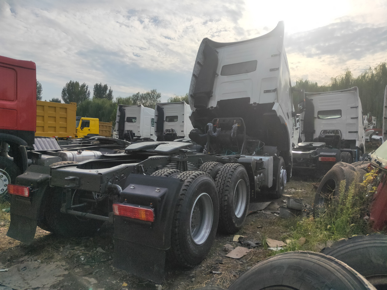 Sinotruk HOWO A7 6*4 Tractor - Ťahač: obrázok 2 Sinotruk HOWO A7 6*4 Tractor - Ťahač: obrázok 2