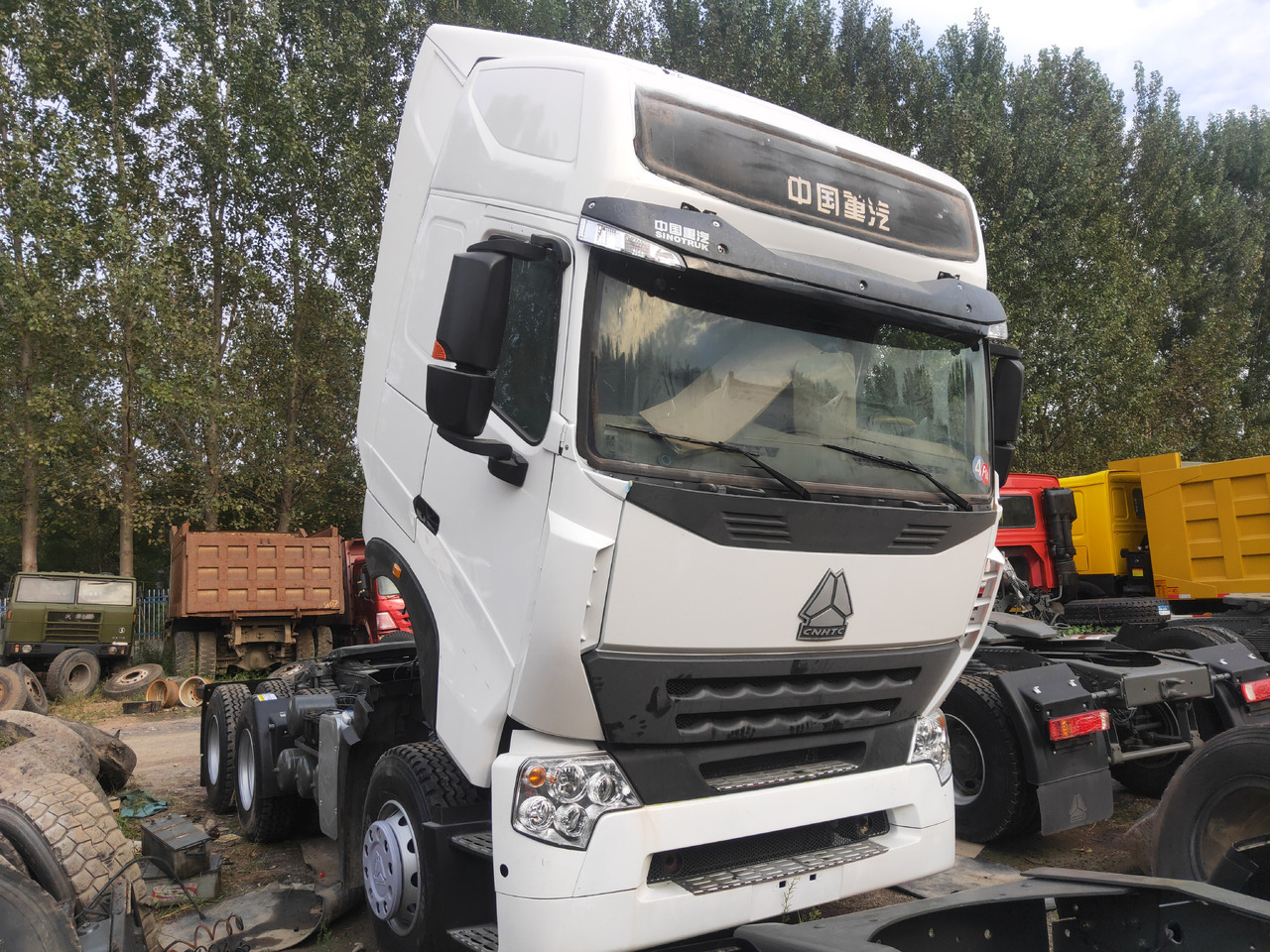 Sinotruk HOWO A7 6*4 Tractor - Ťahač: obrázok 3 Sinotruk HOWO A7 6*4 Tractor - Ťahač: obrázok 3