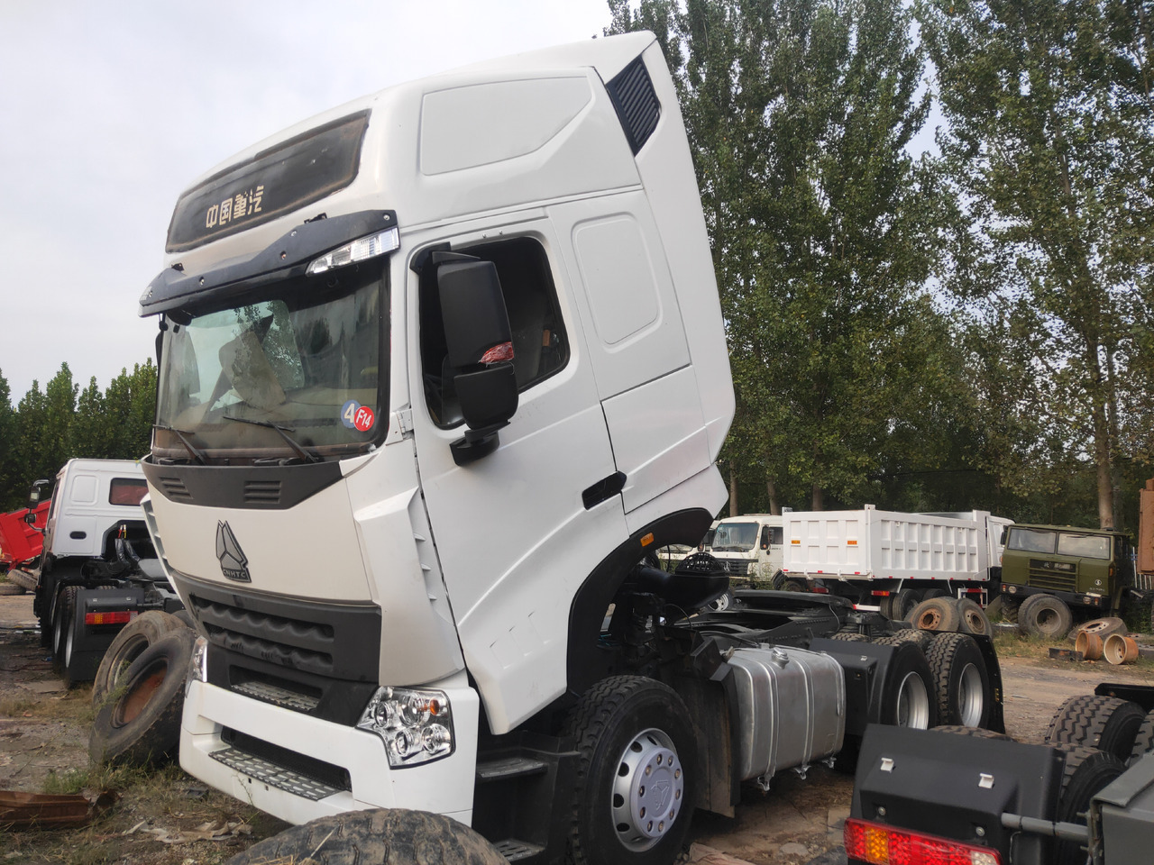 Sinotruk HOWO A7 6*4 Tractor - Ťahač: obrázok 1 Sinotruk HOWO A7 6*4 Tractor - Ťahač: obrázok 1