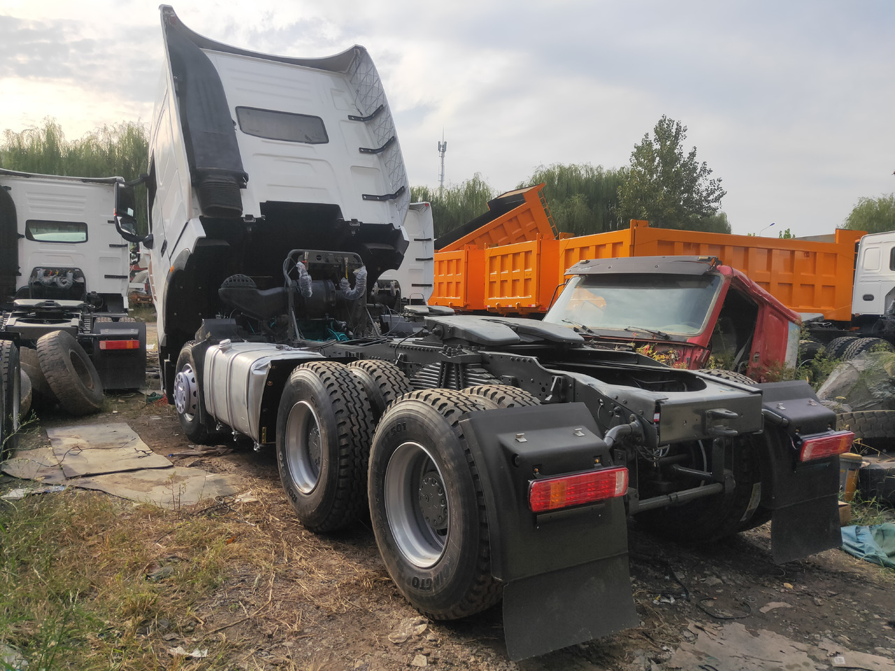 Sinotruk HOWO A7 6*4 Tractor - Ťahač: obrázok 4 Sinotruk HOWO A7 6*4 Tractor - Ťahač: obrázok 4