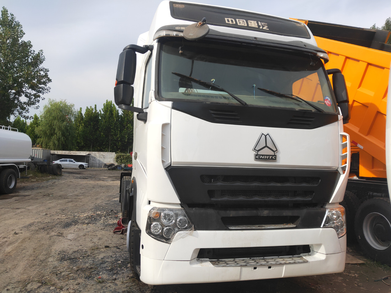 Sinotruk HOWO A7 6*4 Tractor - Ťahač: obrázok 1 Sinotruk HOWO A7 6*4 Tractor - Ťahač: obrázok 1