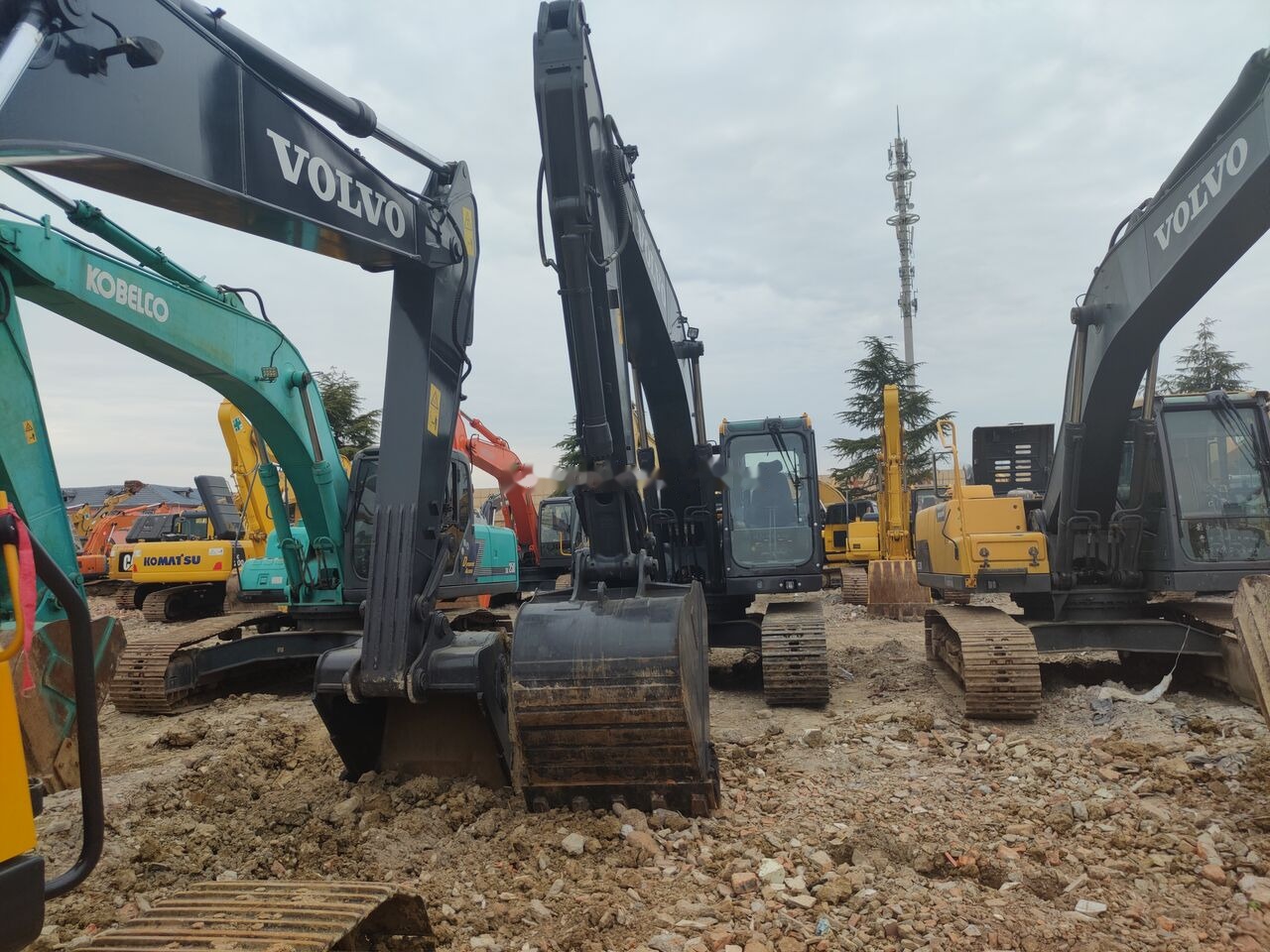 Volvo EC210B - Pásové rýpadlo: obrázok 2 Volvo EC210B - Pásové rýpadlo: obrázok 2