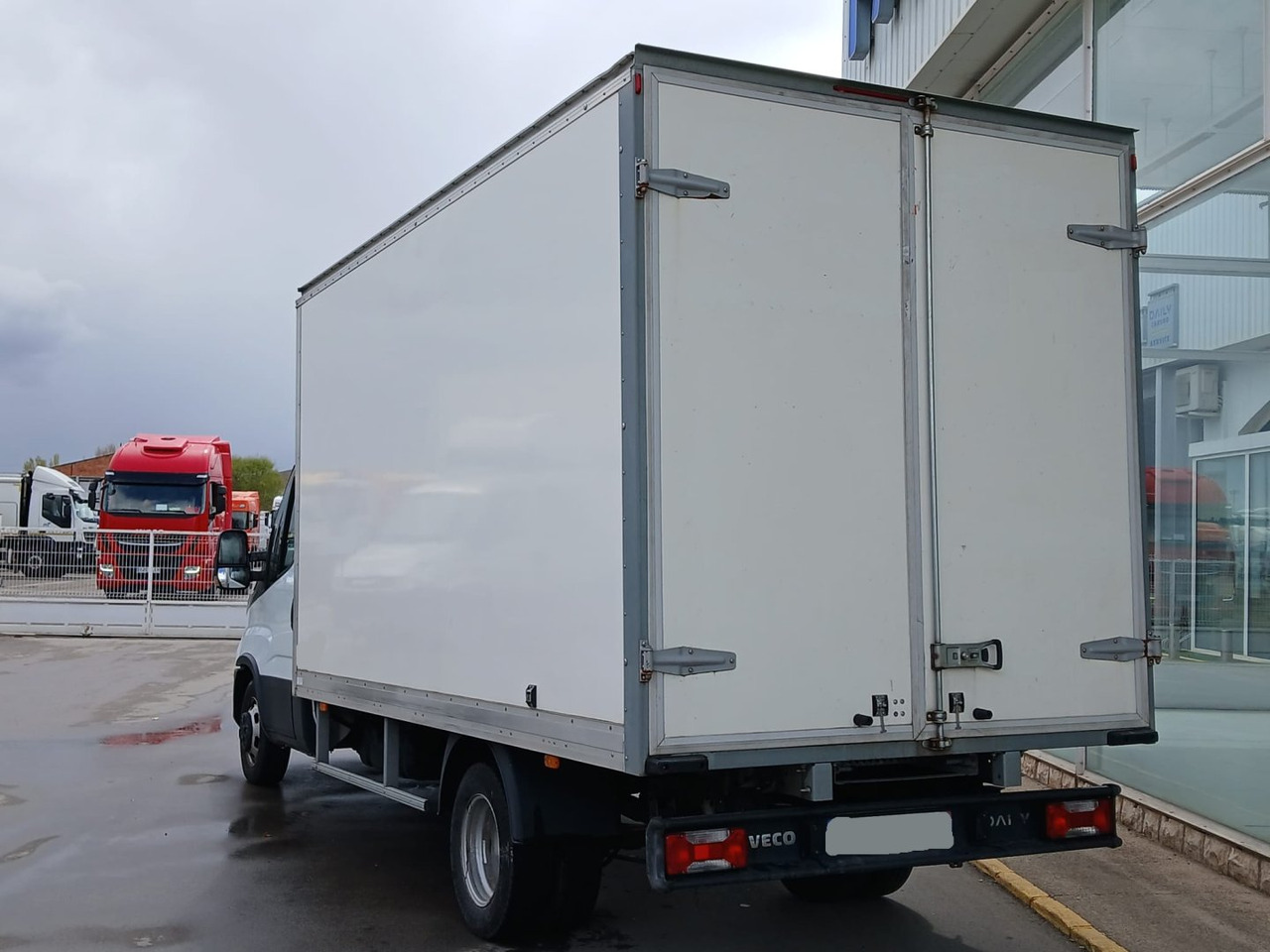 Caja cerrada IVECO 35C16 20m3 - Dodávka skriňová nadstavba: obrázok 4 Caja cerrada IVECO 35C16 20m3 - Dodávka skriňová nadstavba: obrázok 4