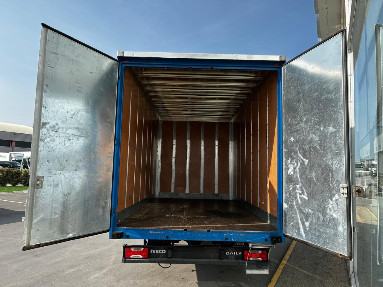 Caja cerrada IVECO 35C16 20m3 - Dodávka skriňová nadstavba: obrázok 5 Caja cerrada IVECO 35C16 20m3 - Dodávka skriňová nadstavba: obrázok 5
