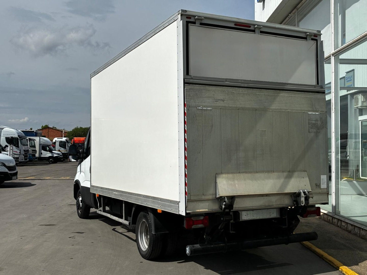 Caja cerrada IVECO 35C16 3.0 20m3 - Dodávka skriňová nadstavba: obrázok 4 Caja cerrada IVECO 35C16 3.0 20m3 - Dodávka skriňová nadstavba: obrázok 4