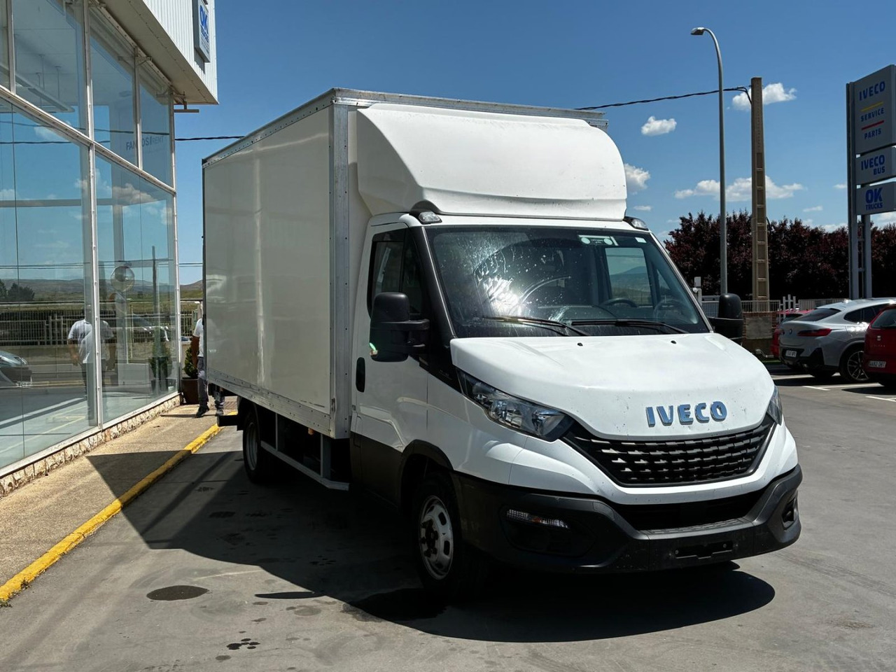 Caja cerrada con plataforma elevadora IVECO 35C16 20m3 - Dodávka skriňová nadstavba: obrázok 3 Caja cerrada con plataforma elevadora IVECO 35C16 20m3 - Dodávka skriňová nadstavba: obrázok 3