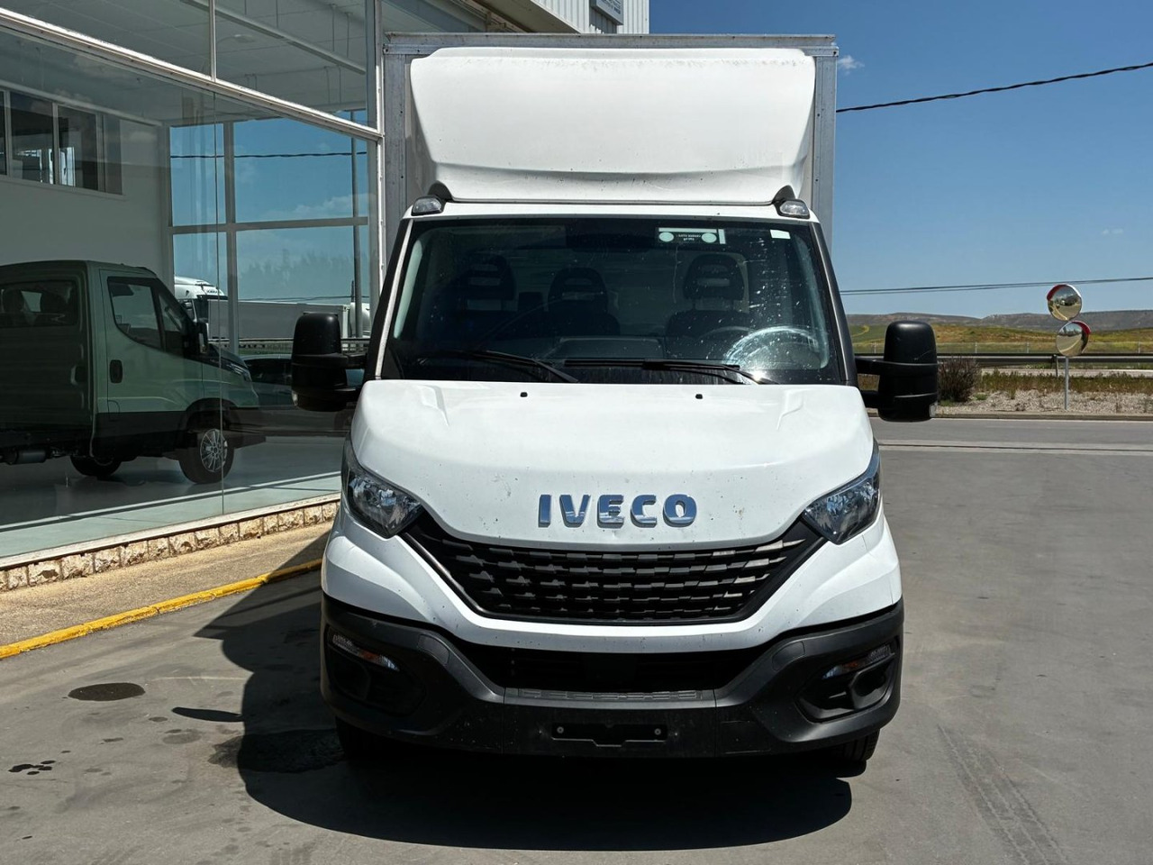 Caja cerrada con plataforma elevadora IVECO 35C16 20m3 - Dodávka skriňová nadstavba: obrázok 2 Caja cerrada con plataforma elevadora IVECO 35C16 20m3 - Dodávka skriňová nadstavba: obrázok 2