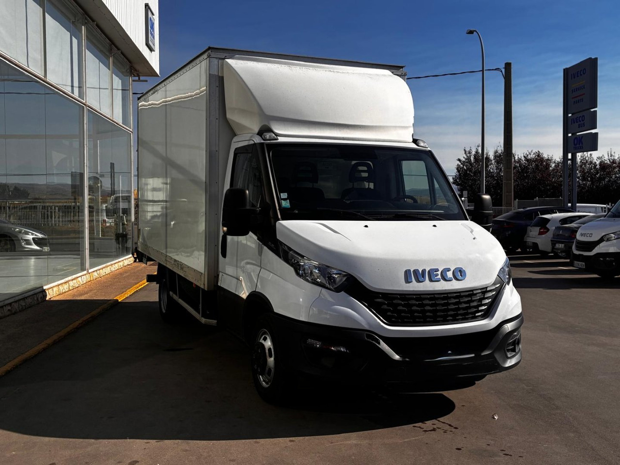 Caja cerrada con plataforma elevadora IVECO 35C16 20m3 - Dodávka skriňová nadstavba: obrázok 3 Caja cerrada con plataforma elevadora IVECO 35C16 20m3 - Dodávka skriňová nadstavba: obrázok 3