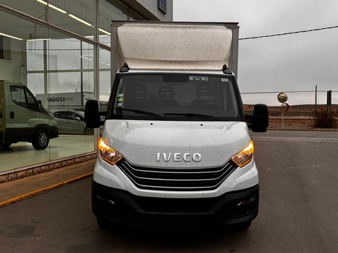 Caja cerrada con plataforma elevadora IVECO 35C16 3.0 20m3 - Dodávka skriňová nadstavba: obrázok 2 Caja cerrada con plataforma elevadora IVECO 35C16 3.0 20m3 - Dodávka skriňová nadstavba: obrázok 2