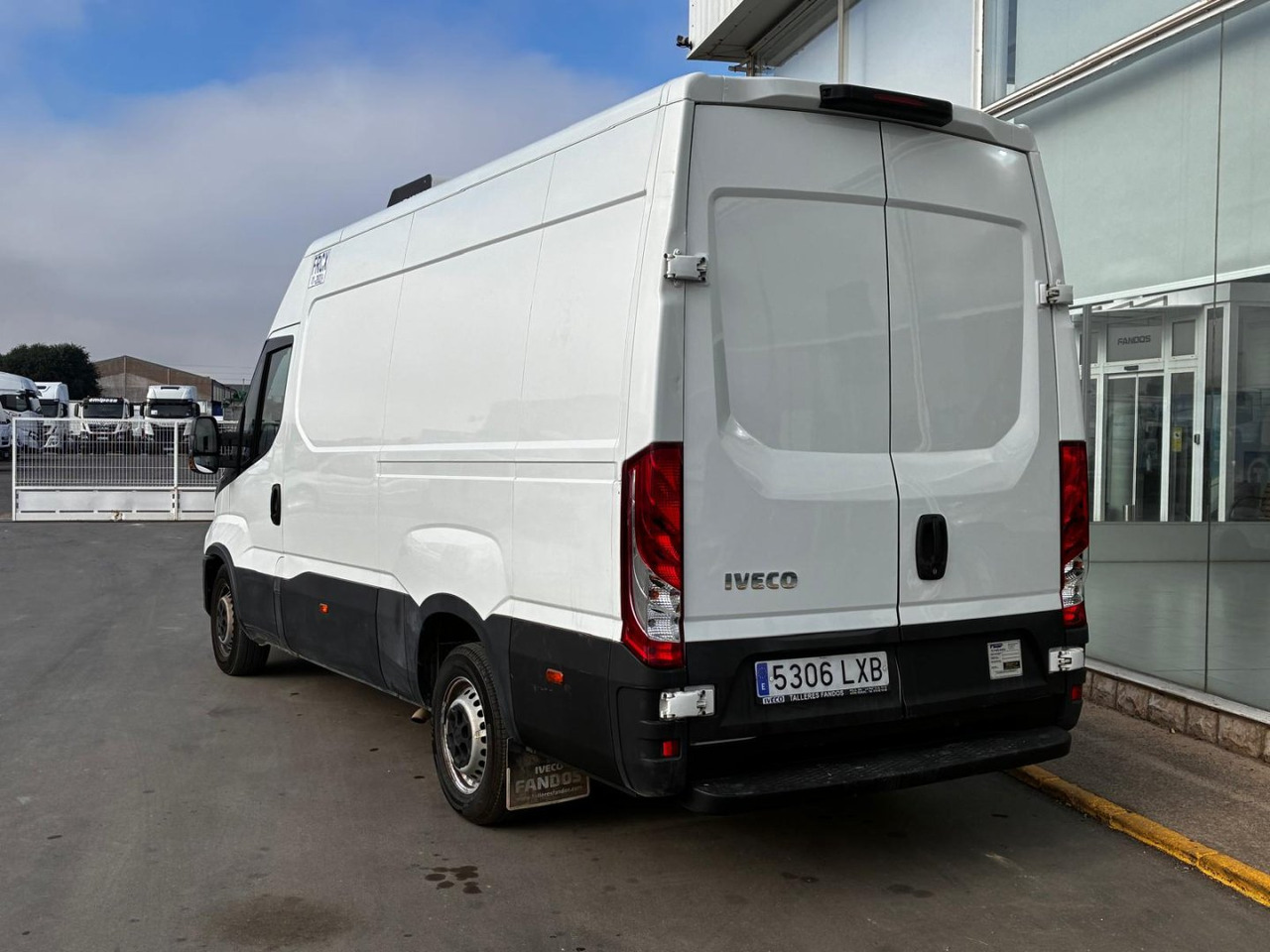 Frigorífico IVECO 35S16 V FRIGORÍFICA 12m3 - Chladiarenská dodávka: obrázok 4 Frigorífico IVECO 35S16 V FRIGORÍFICA 12m3 - Chladiarenská dodávka: obrázok 4