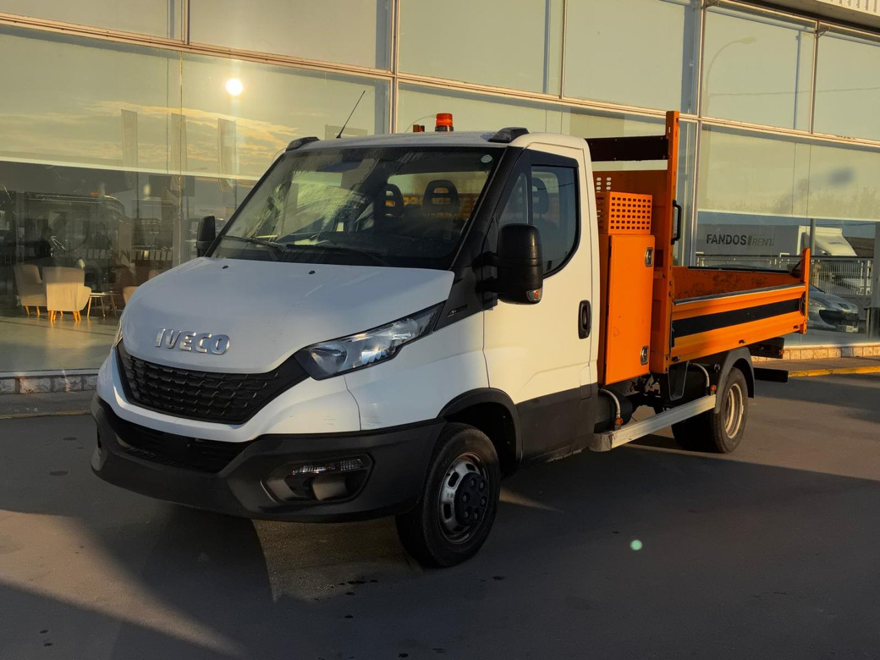 Volquete/Dumper IVECO 35C14 CAJA BASCULANTE - Dodávka sklápač: obrázok 1 Volquete/Dumper IVECO 35C14 CAJA BASCULANTE - Dodávka sklápač: obrázok 1