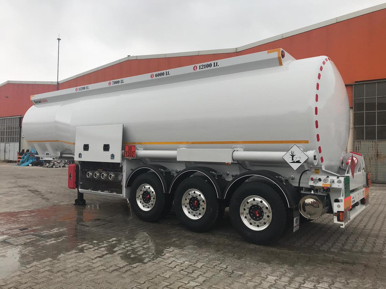 NURSAN Aluminium Tanker - Cisternový náves: obrázok 4 NURSAN Aluminium Tanker - Cisternový náves: obrázok 4