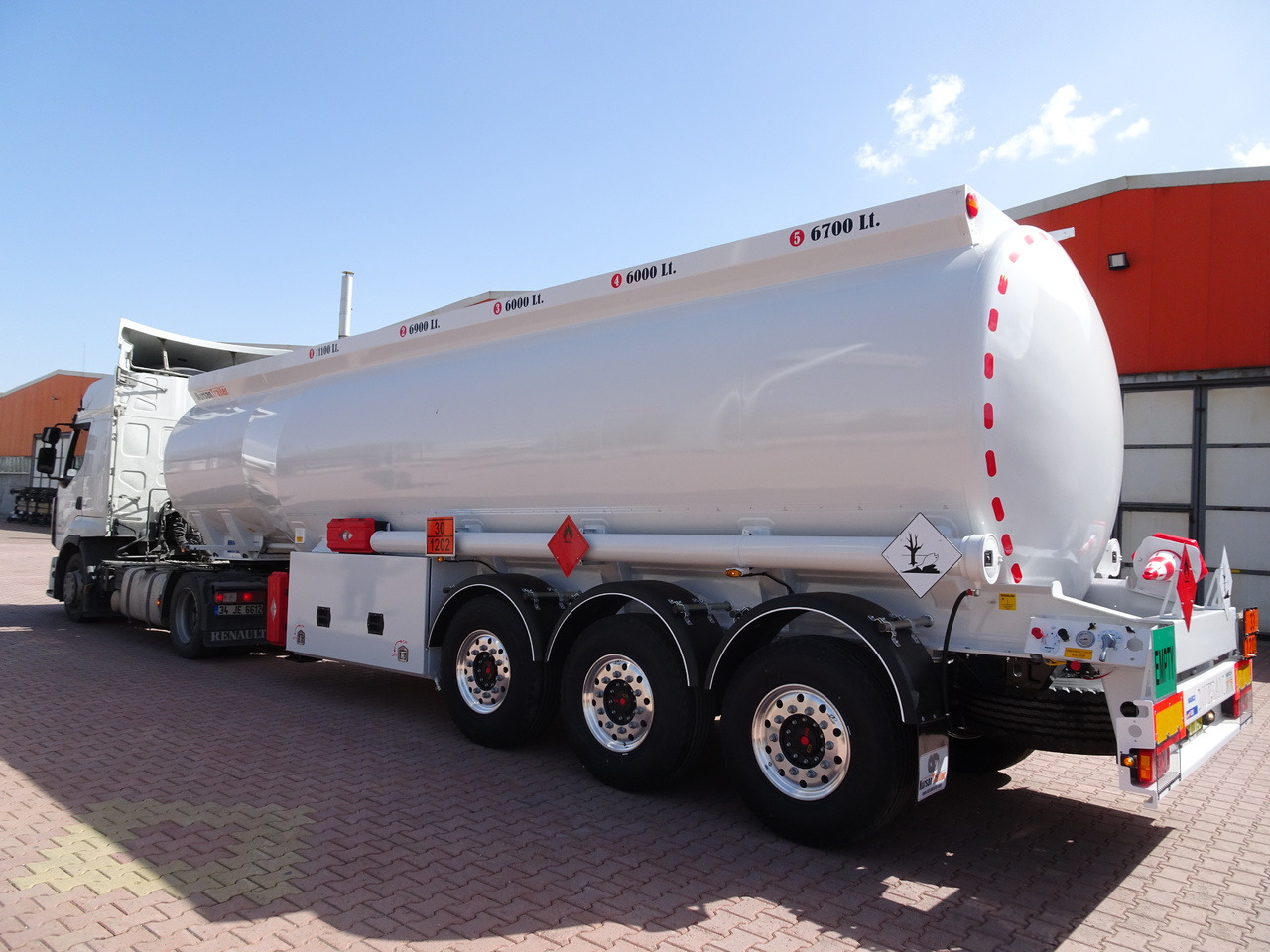 NURSAN Aluminium Tanker - Cisternový náves: obrázok 2 NURSAN Aluminium Tanker - Cisternový náves: obrázok 2