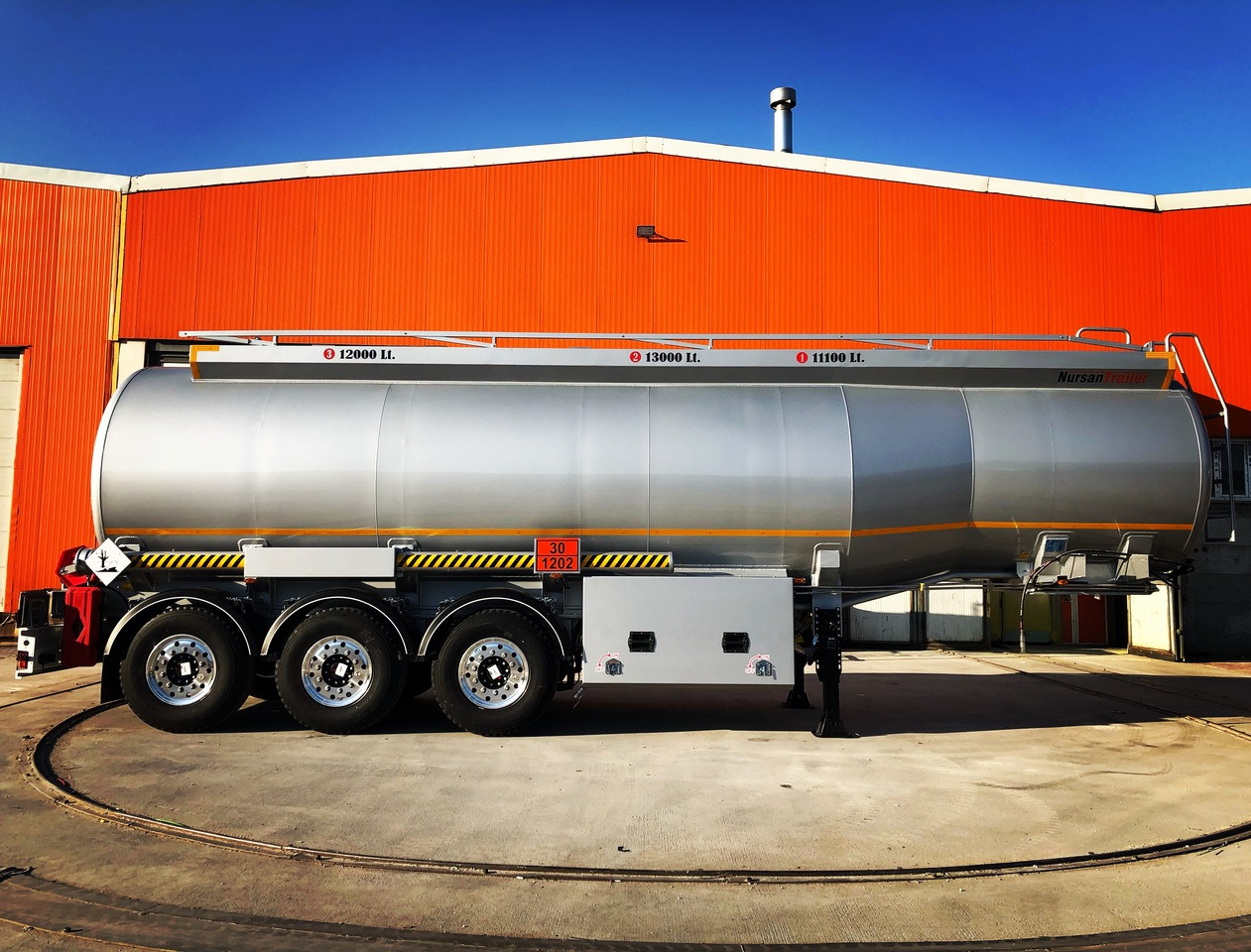 NURSAN Aluminium Tanker - Cisternový náves: obrázok 5 NURSAN Aluminium Tanker - Cisternový náves: obrázok 5