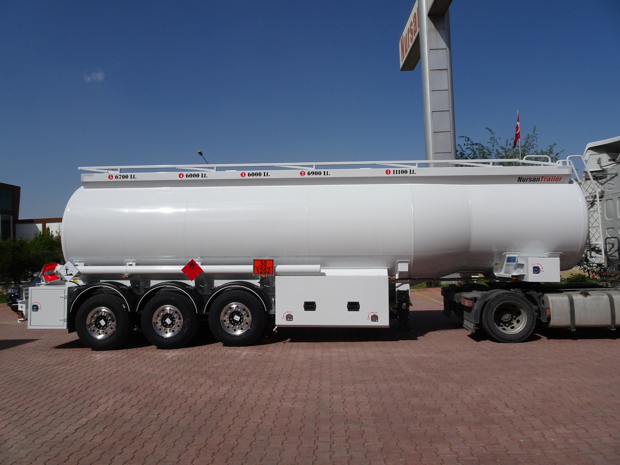 NURSAN Aluminium Tanker - Cisternový náves: obrázok 3 NURSAN Aluminium Tanker - Cisternový náves: obrázok 3