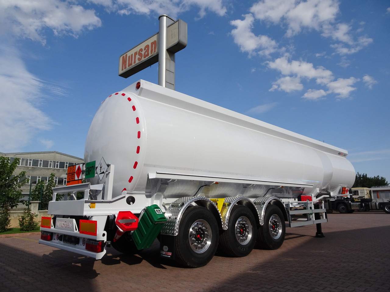 NURSAN Aluminium Tanker - Cisternový náves: obrázok 1 NURSAN Aluminium Tanker - Cisternový náves: obrázok 1