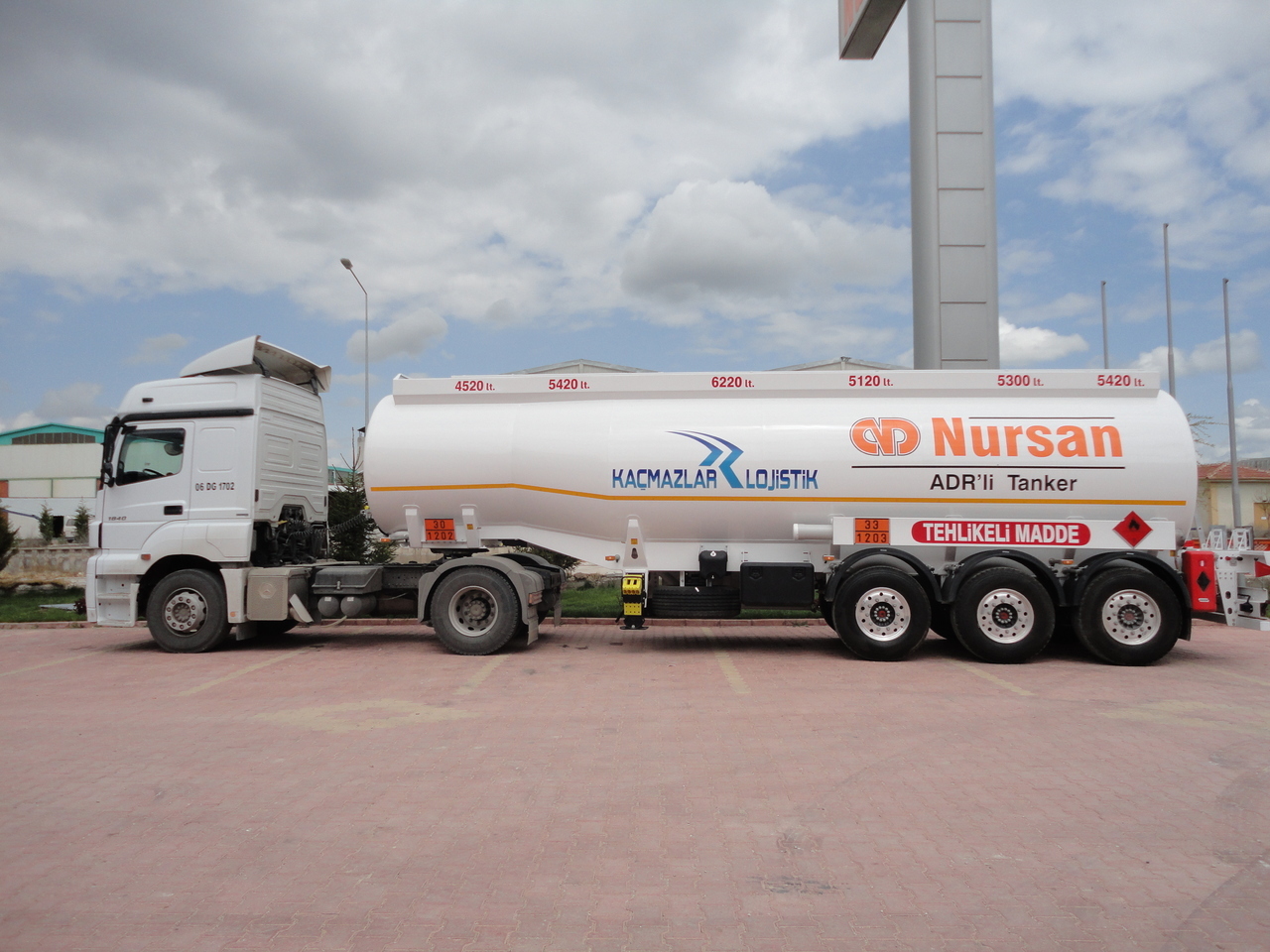 NURSAN Steel Tanker - Cisternový náves: obrázok 1 NURSAN Steel Tanker - Cisternový náves: obrázok 1