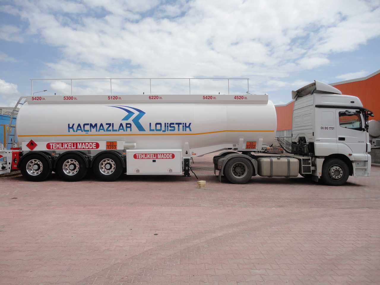 NURSAN Steel Tanker - Cisternový náves: obrázok 2 NURSAN Steel Tanker - Cisternový náves: obrázok 2
