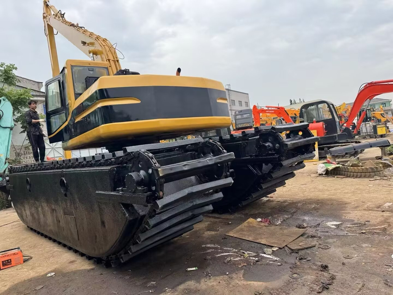 CAT 320 BL dredger 320 CL dredge - Plovoucí rýpadlo: obrázok 1 CAT 320 BL dredger 320 CL dredge - Plovoucí rýpadlo: obrázok 1
