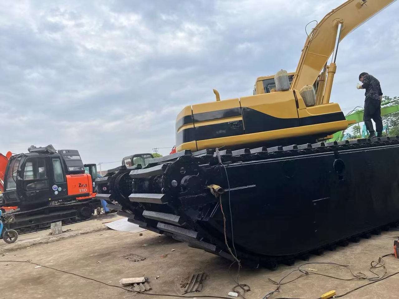 CAT 320 BL dredger 320 CL dredge - Plovoucí rýpadlo: obrázok 3 CAT 320 BL dredger 320 CL dredge - Plovoucí rýpadlo: obrázok 3