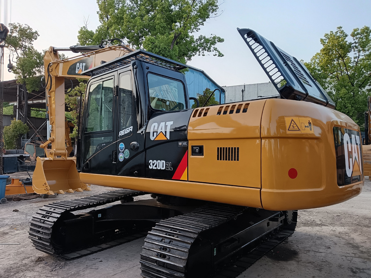CATERPILLAR 320D2 L CAT 320D - Pásové rýpadlo: obrázok 2 CATERPILLAR 320D2 L CAT 320D - Pásové rýpadlo: obrázok 2