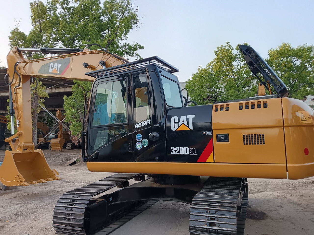 CATERPILLAR 320D2 L CAT 320D - Pásové rýpadlo: obrázok 4 CATERPILLAR 320D2 L CAT 320D - Pásové rýpadlo: obrázok 4