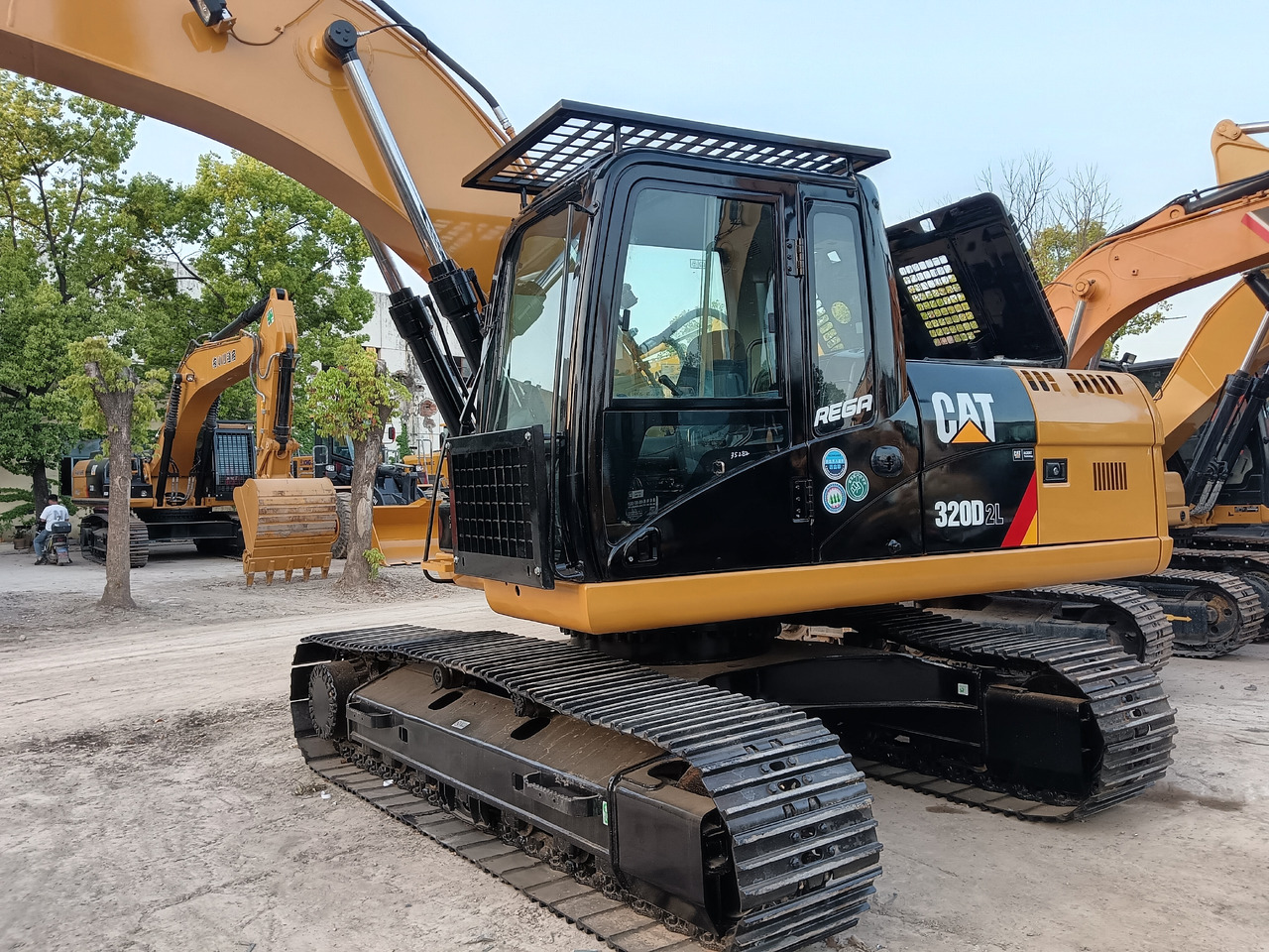CATERPILLAR 320D2 L CAT 320D - Pásové rýpadlo: obrázok 1 CATERPILLAR 320D2 L CAT 320D - Pásové rýpadlo: obrázok 1
