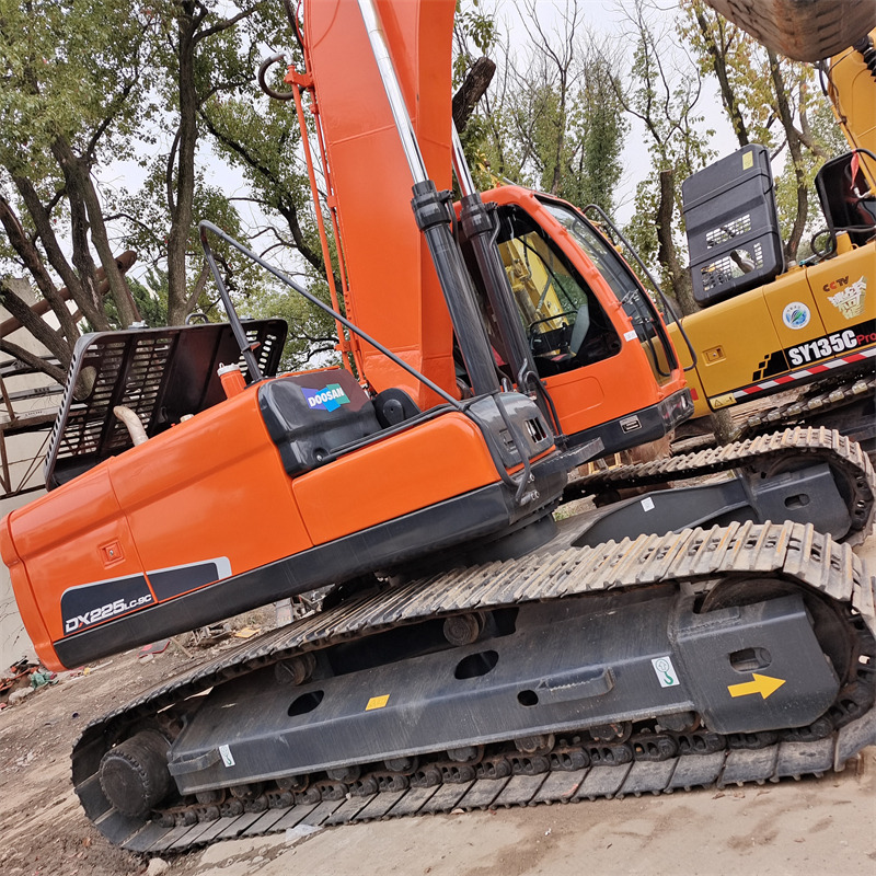 DOOSAN DX 225 LC - 9 C - Pásové rýpadlo: obrázok 1 DOOSAN DX 225 LC - 9 C - Pásové rýpadlo: obrázok 1