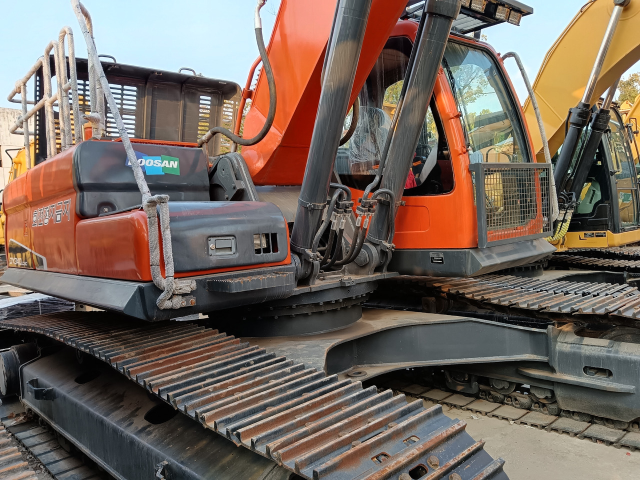 DOOSAN DX 340 LC - 9 C DX340 LCA - Pásové rýpadlo: obrázok 2 DOOSAN DX 340 LC - 9 C DX340 LCA - Pásové rýpadlo: obrázok 2