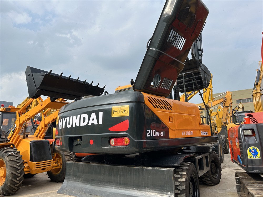 HYUNDAI R 210W-9 210W - 9S 9T - Kolesové rýpadlo: obrázok 1 HYUNDAI R 210W-9 210W - 9S 9T - Kolesové rýpadlo: obrázok 1