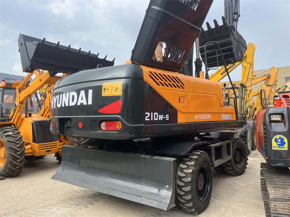 HYUNDAI R 210W-9 210W - 9S 9T - Kolesové rýpadlo: obrázok 2 HYUNDAI R 210W-9 210W - 9S 9T - Kolesové rýpadlo: obrázok 2
