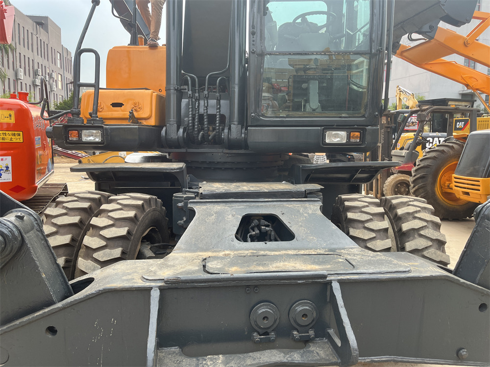 HYUNDAI R 210W-9 210W - 9S 9T - Kolesové rýpadlo: obrázok 3 HYUNDAI R 210W-9 210W - 9S 9T - Kolesové rýpadlo: obrázok 3