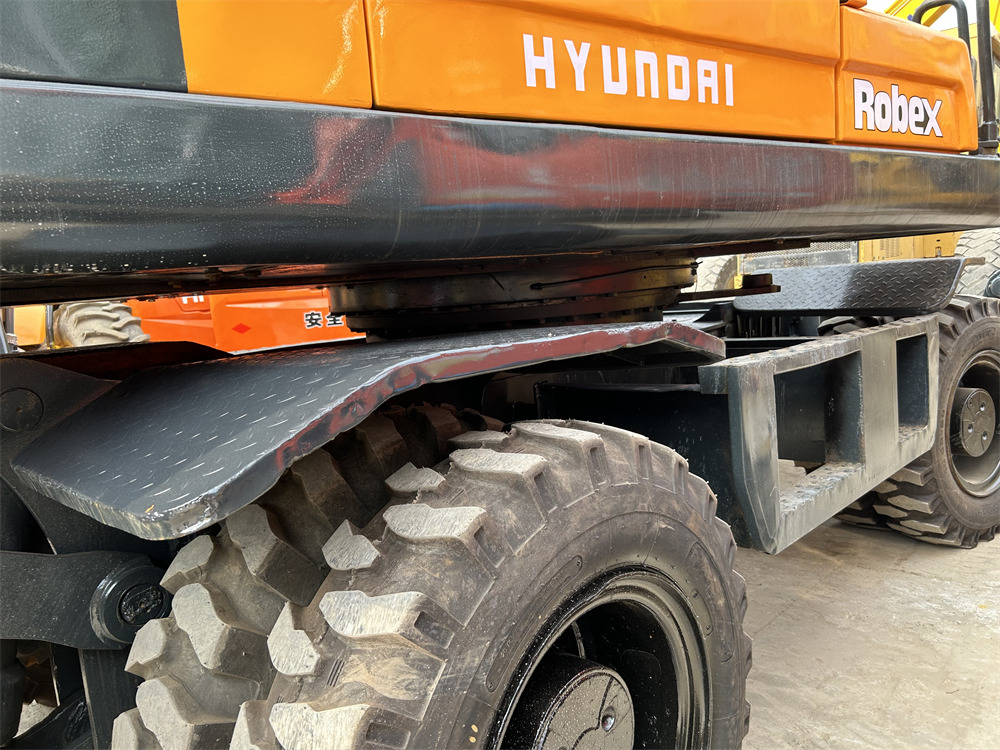 HYUNDAI R 210W-9 210W - 9S 9T - Kolesové rýpadlo: obrázok 4 HYUNDAI R 210W-9 210W - 9S 9T - Kolesové rýpadlo: obrázok 4