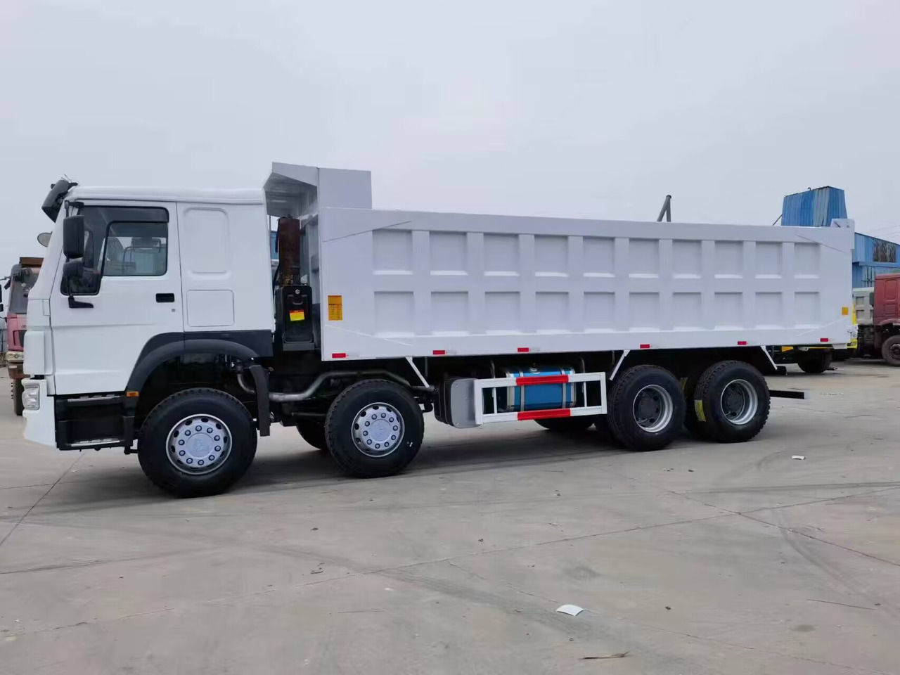 SINOTRUK HOWO 12 TIRES 8*4 - Sklápač: obrázok 5 SINOTRUK HOWO 12 TIRES 8*4 - Sklápač: obrázok 5