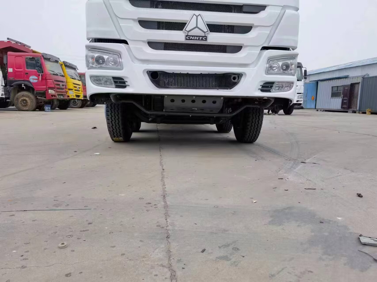 SINOTRUK HOWO 12 TIRES 8*4 - Sklápač: obrázok 3 SINOTRUK HOWO 12 TIRES 8*4 - Sklápač: obrázok 3