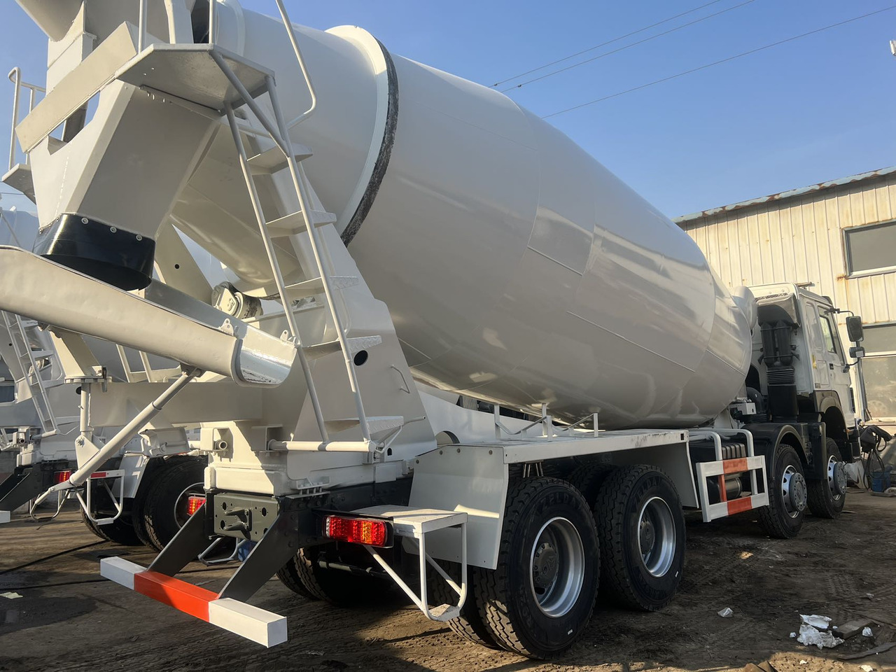 SINOTRUK HOWO 16 CBM CAPACITY - Domiešavač: obrázok 1 SINOTRUK HOWO 16 CBM CAPACITY - Domiešavač: obrázok 1