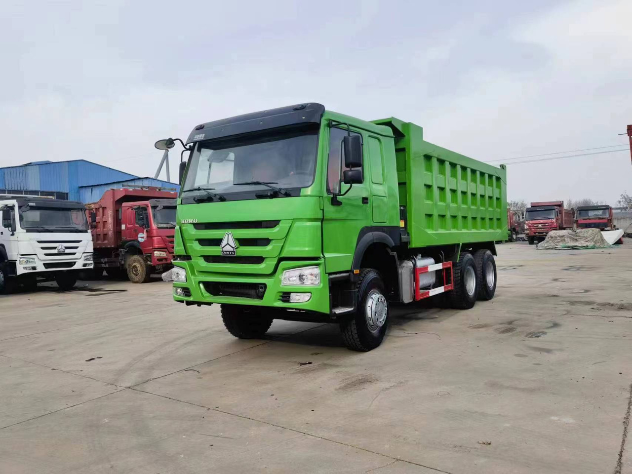 SINOTRUK HOWO 6*4 8*4 DUMP TRUCK - Sklápač: obrázok 1 SINOTRUK HOWO 6*4 8*4 DUMP TRUCK - Sklápač: obrázok 1