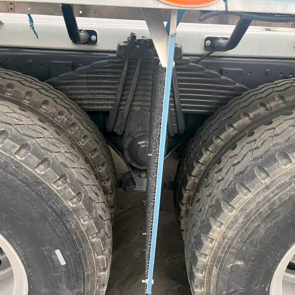 SINOTRUK TX350 Euros 5 - Domiešavač: obrázok 5 SINOTRUK TX350 Euros 5 - Domiešavač: obrázok 5