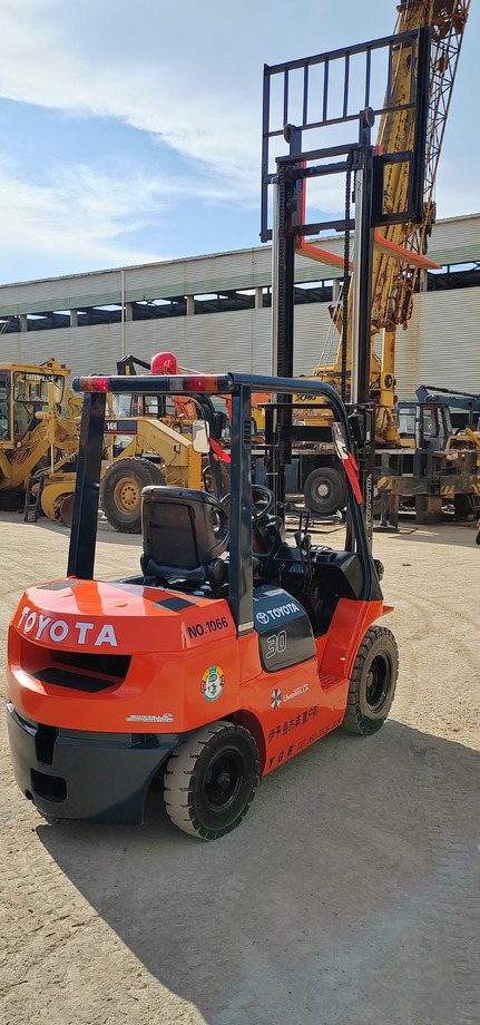 TOYOTA FD30 - Vysokozdvižný vozík: obrázok 4 TOYOTA FD30 - Vysokozdvižný vozík: obrázok 4