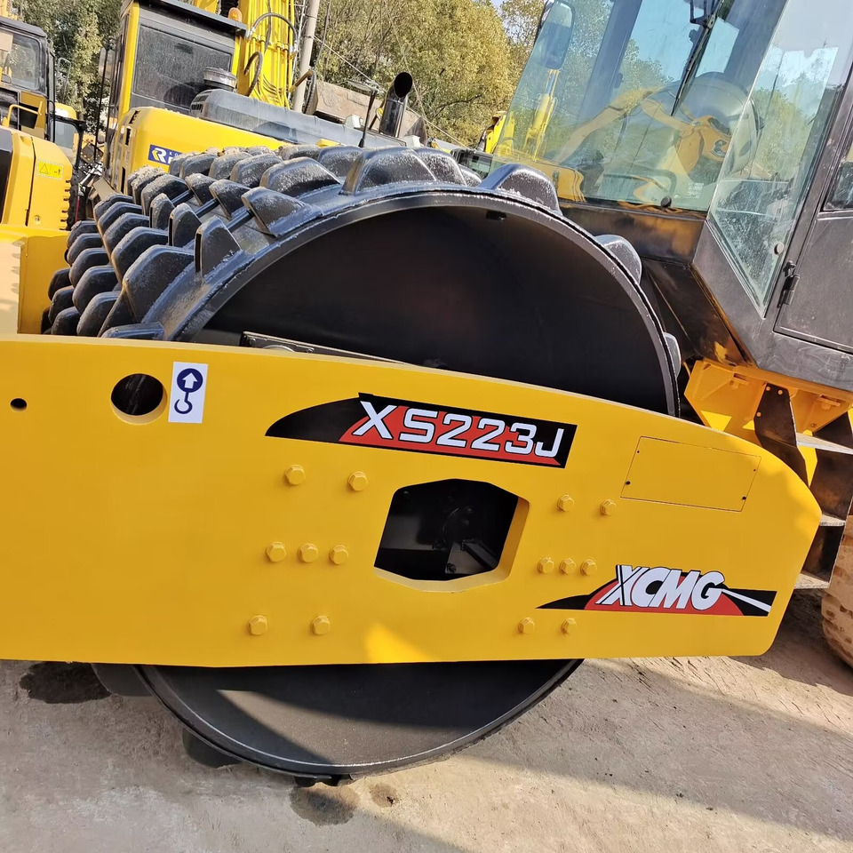 XCMG XS223J Goat Horn Vibratory Roller Compactor - Cestný valec: obrázok 4 XCMG XS223J Goat Horn Vibratory Roller Compactor - Cestný valec: obrázok 4