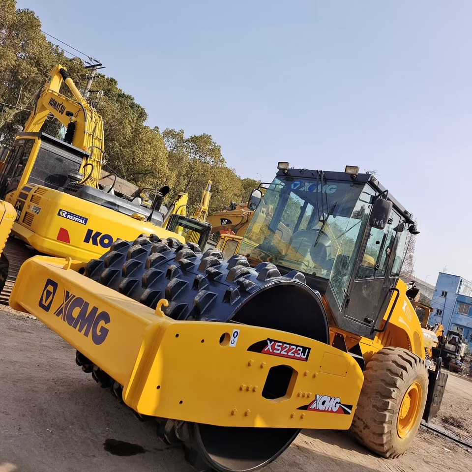 XCMG XS223J Goat Horn Vibratory Roller Compactor - Cestný valec: obrázok 1 XCMG XS223J Goat Horn Vibratory Roller Compactor - Cestný valec: obrázok 1