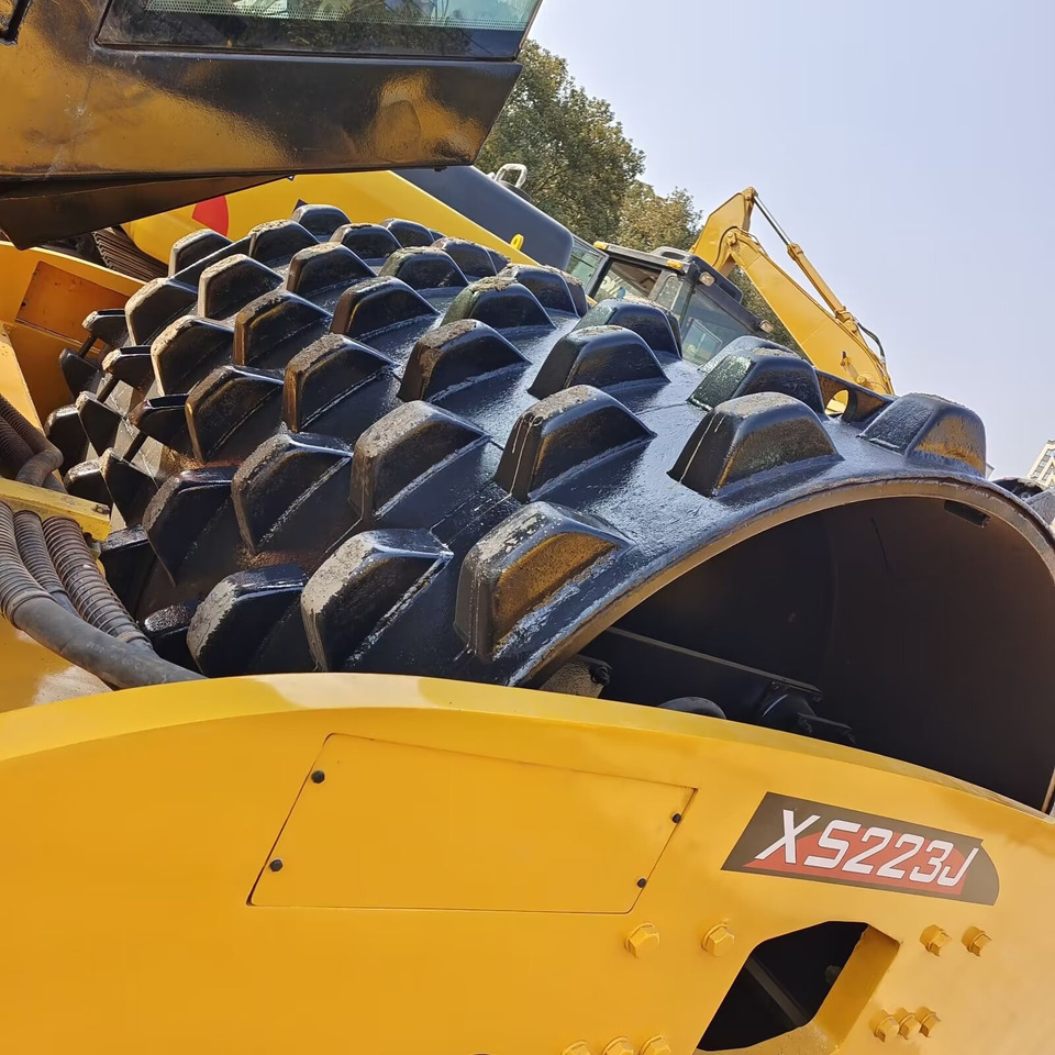 XCMG XS223J XS 223 J XCMG XS223J Vibratory Roller with Goat Horn Drum - Kompaktor: obrázok 4 XCMG XS223J XS 223 J XCMG XS223J Vibratory Roller with Goat Horn Drum - Kompaktor: obrázok 4