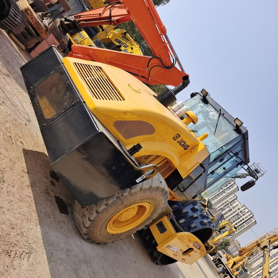 XCMG xs 223j XS223J Goat Horn Vibratory Roller Compactor - Cestný valec: obrázok 5 XCMG xs 223j XS223J Goat Horn Vibratory Roller Compactor - Cestný valec: obrázok 5