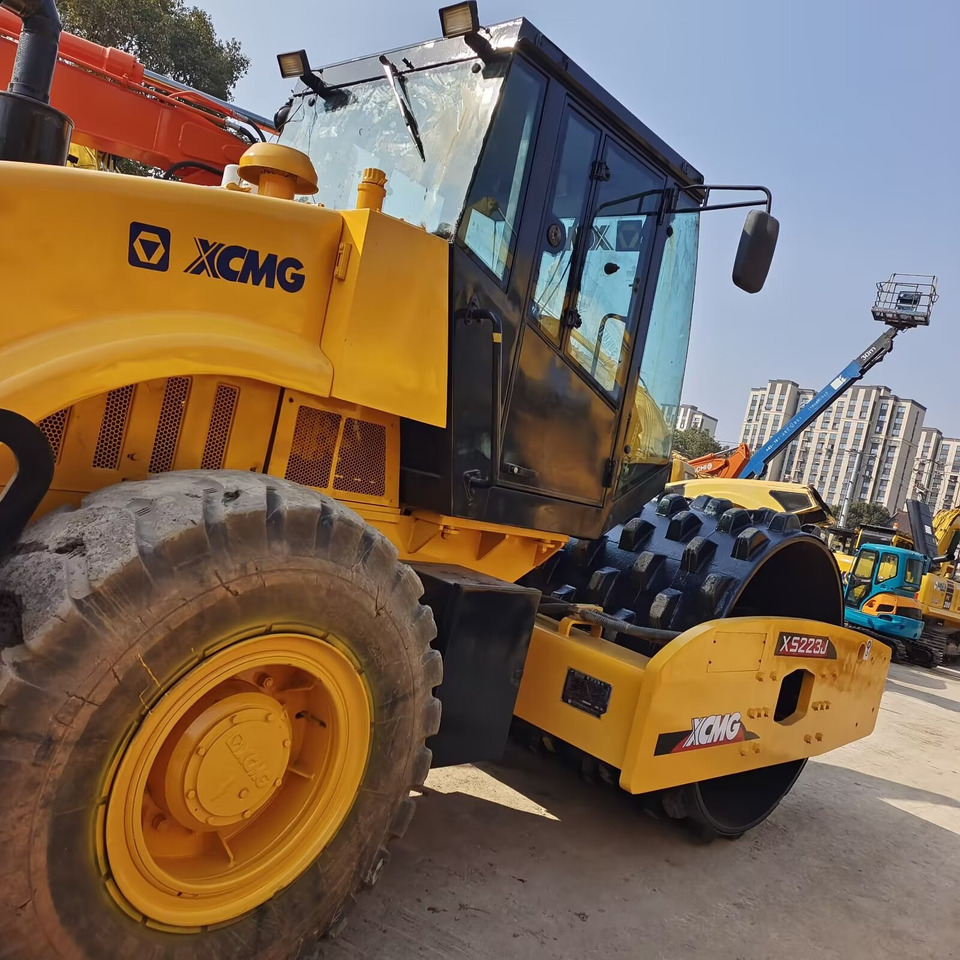 XCMG xs 223j XS223J Goat Horn Vibratory Roller Compactor - Cestný valec: obrázok 2 XCMG xs 223j XS223J Goat Horn Vibratory Roller Compactor - Cestný valec: obrázok 2