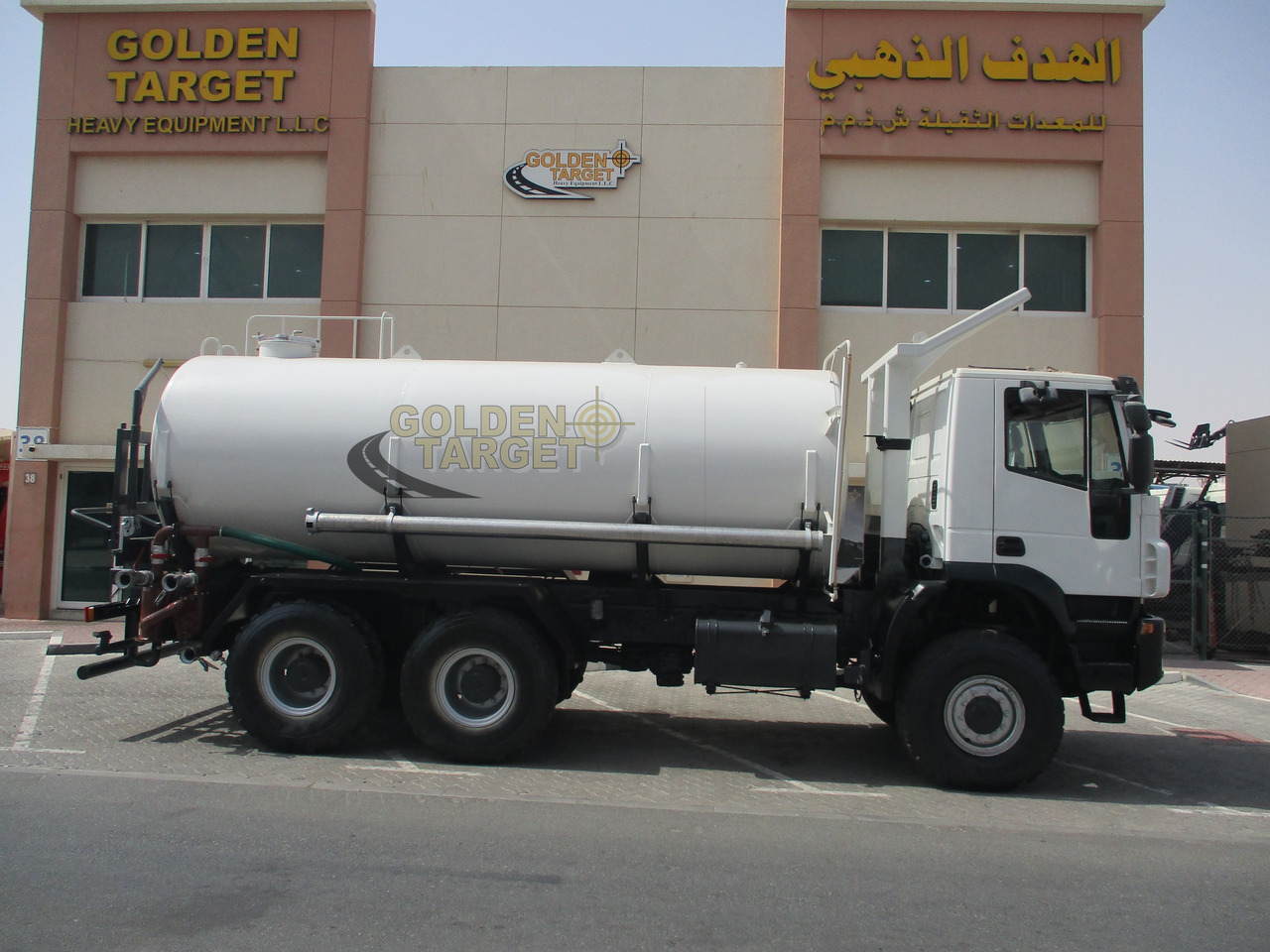 IVECO TRAKKER 380 6x6 Tanker - Cisternové vozidlo: obrázok 5 IVECO TRAKKER 380 6x6 Tanker - Cisternové vozidlo: obrázok 5
