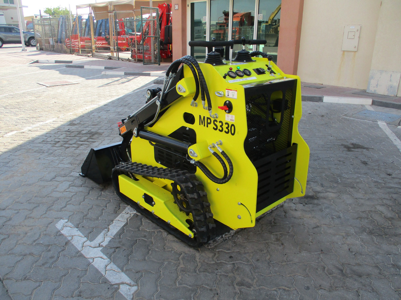 MACHPRO MPS330 Mini Skid Steer - Šmykom riadený nakladač: obrázok 4 MACHPRO MPS330 Mini Skid Steer - Šmykom riadený nakladač: obrázok 4