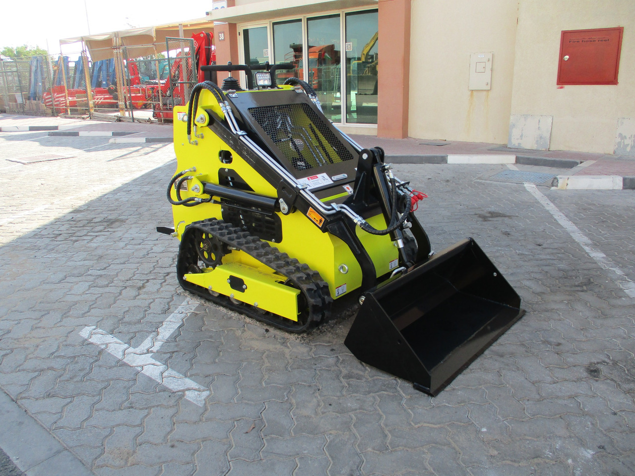 MACHPRO MPS330 Mini Skid Steer - Šmykom riadený nakladač: obrázok 1 MACHPRO MPS330 Mini Skid Steer - Šmykom riadený nakladač: obrázok 1