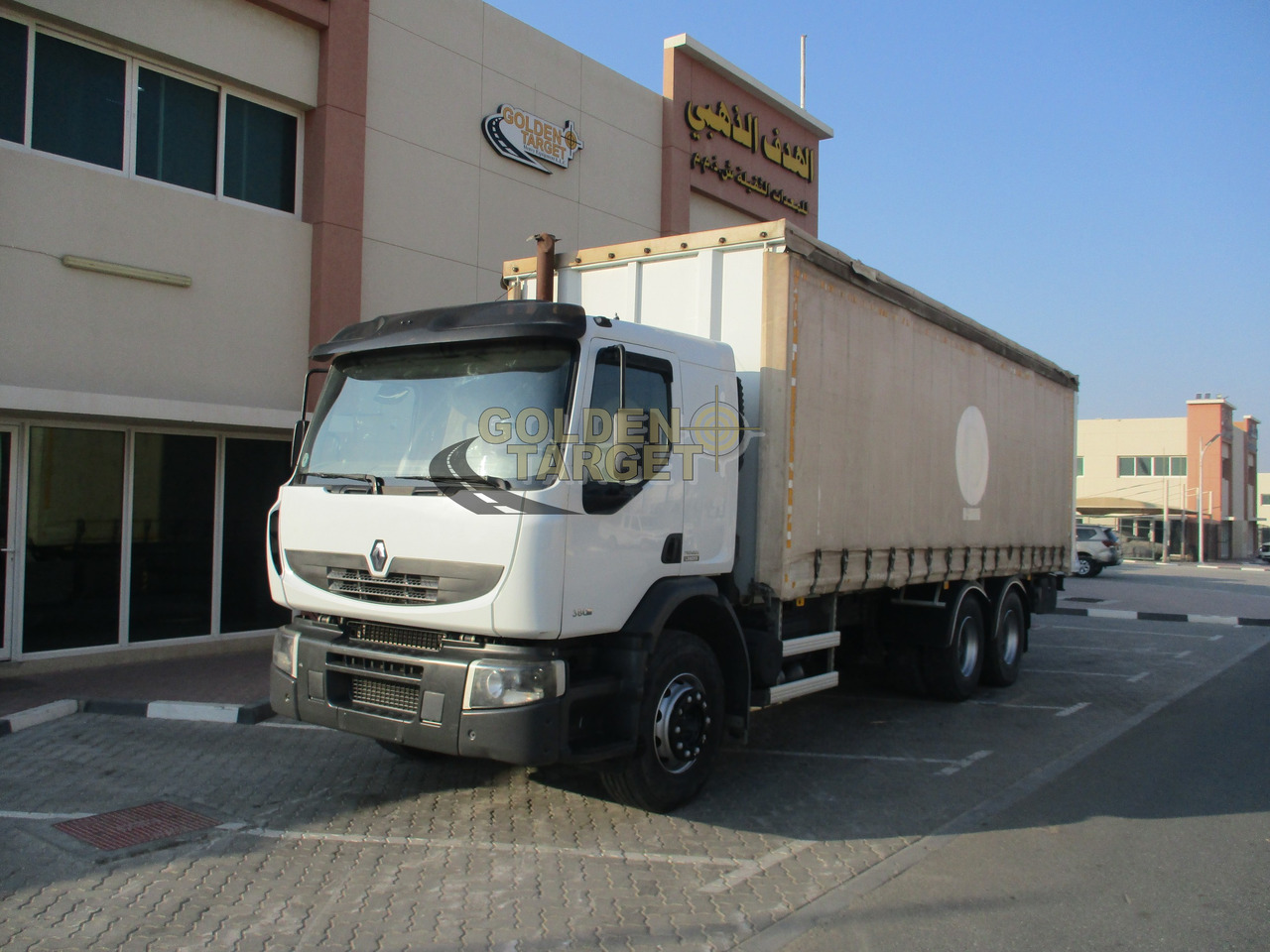 Renault KERAX 380 Curtainsider Truck - Plachtové nákladné vozidlo: obrázok 2 Renault KERAX 380 Curtainsider Truck - Plachtové nákladné vozidlo: obrázok 2